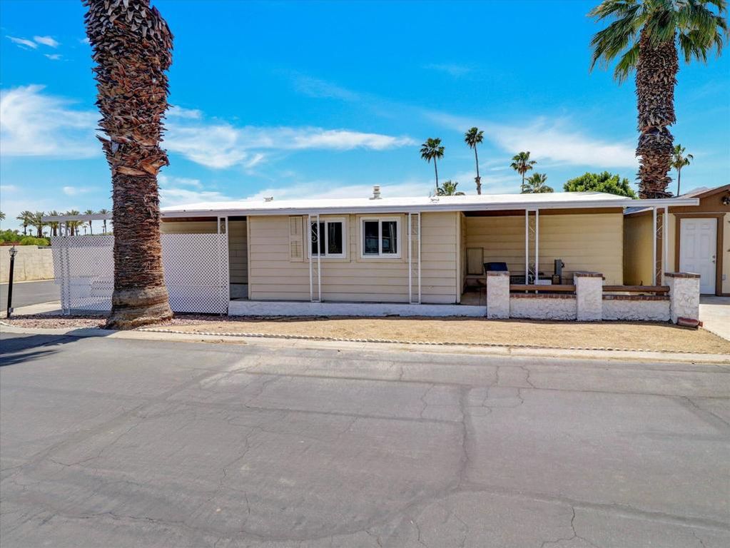 Image 6 of property listing at 51555 Monroe Street 75, Indio, CA 92201