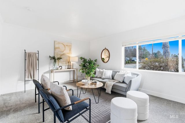 2723 Hillcrest Ln, Caldwell, ID 83605