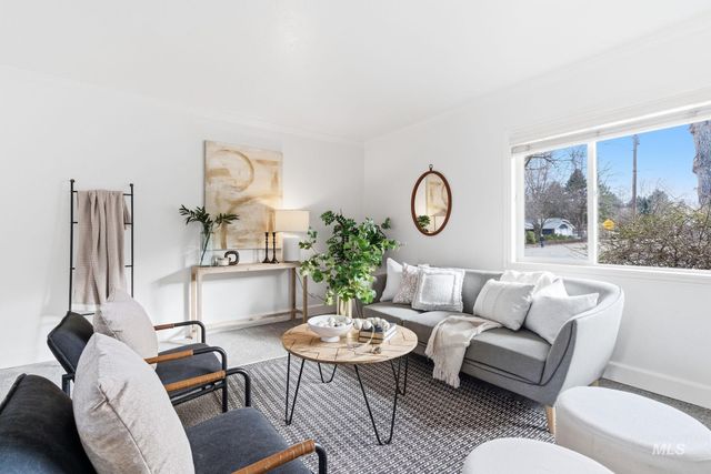 2723 Hillcrest Ln, Caldwell, ID 83605