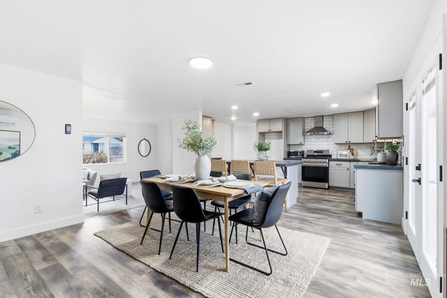 2723 Hillcrest Ln, Caldwell, ID 83605