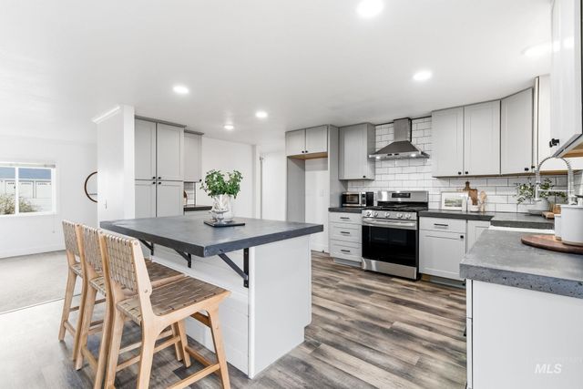 2723 Hillcrest Ln, Caldwell, ID 83605