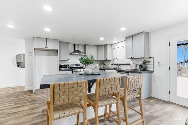 2723 Hillcrest Ln, Caldwell, ID 83605