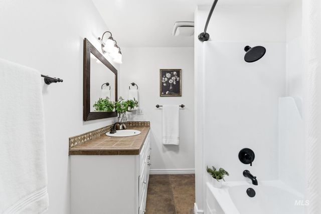 2723 Hillcrest Ln, Caldwell, ID 83605