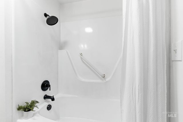 2723 Hillcrest Ln, Caldwell, ID 83605