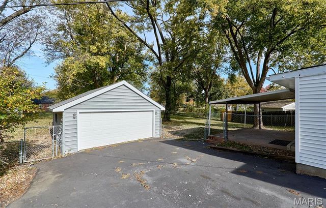 29 Mary Ann Court, Florissant, MO 63031