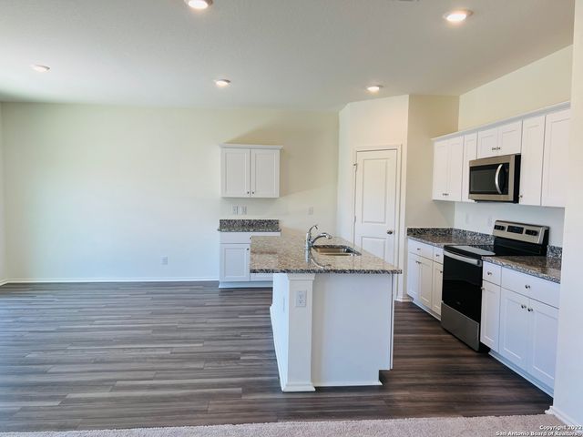 8907 COLONY MDW, Converse, TX 78109