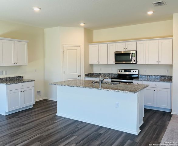 8907 COLONY MDW, Converse, TX 78109