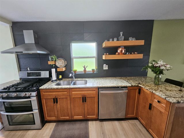 2778 NE Broadway Avenue, Des Moines, IA 50317
