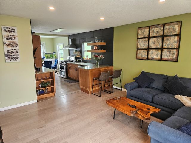 2778 NE Broadway Avenue, Des Moines, IA 50317