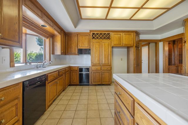 315 Valley View Drive, Exeter, CA 93221