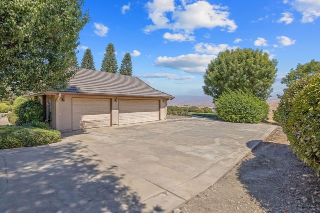 315 Valley View Drive, Exeter, CA 93221