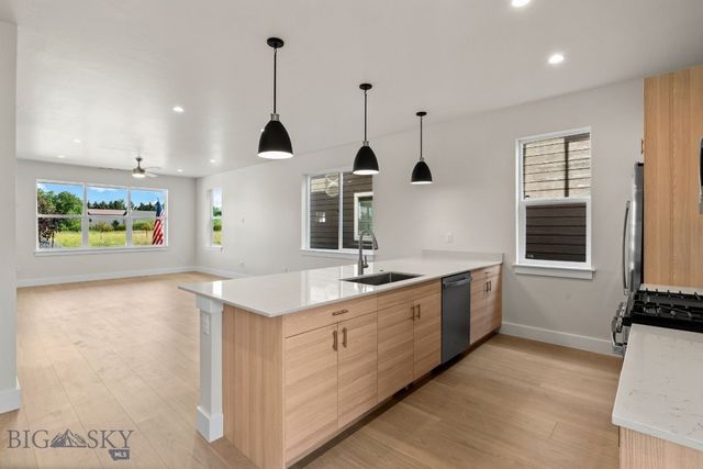 809 Spaniel Lane, Belgrade, MT 59714