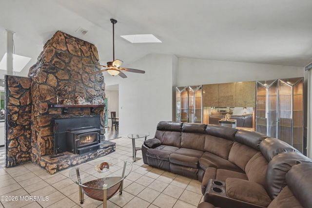 35 Buckingham Drive, Jackson, NJ 08527