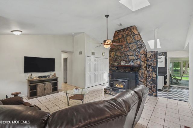 35 Buckingham Drive, Jackson, NJ 08527