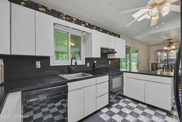 35 Buckingham Drive, Jackson, NJ 08527