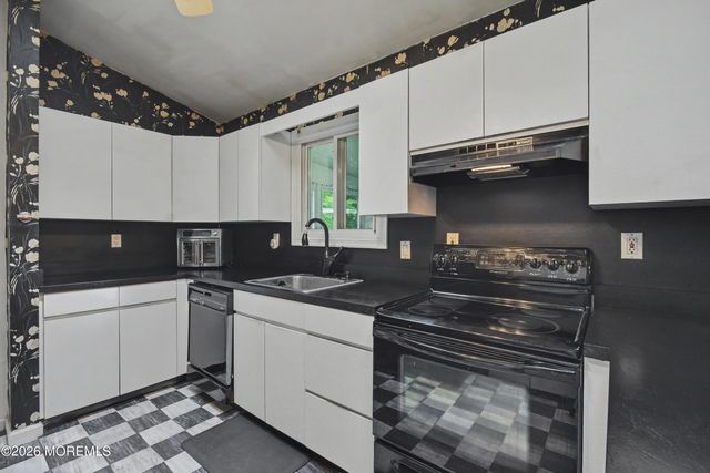 35 Buckingham Drive, Jackson, NJ 08527