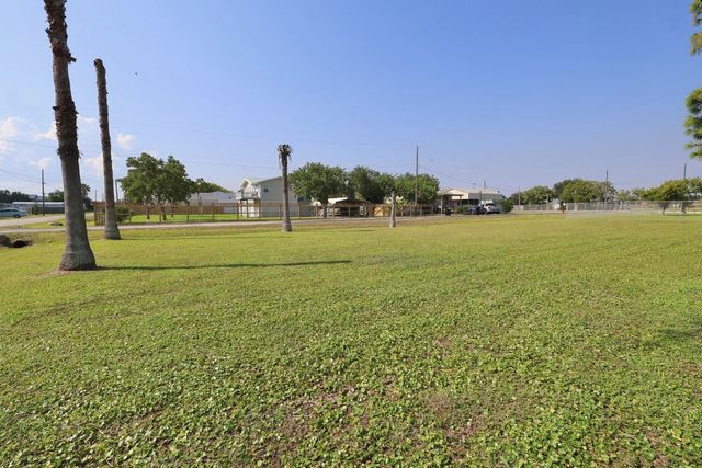 642 5th Street, Dickinson, TX 77539