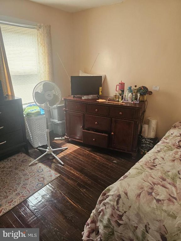2527 S MASSEY ST, Philadelphia, PA 19142