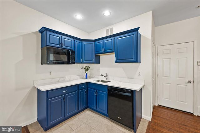 13438 BURROUGH FARM DR, Herndon, VA 20171