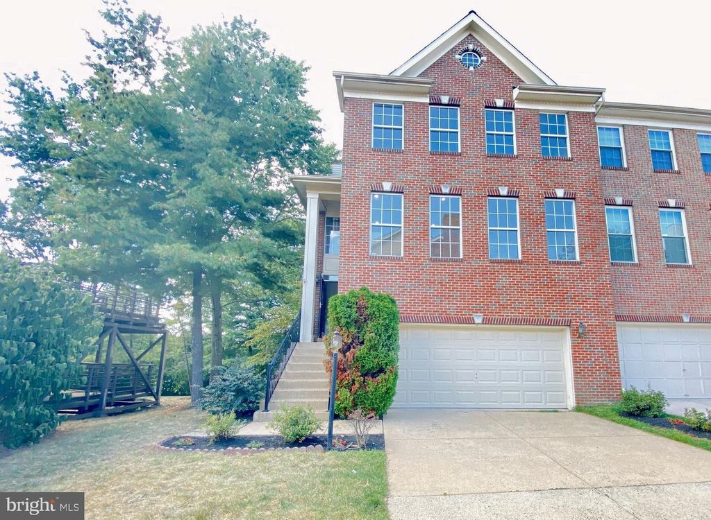 13438 BURROUGH FARM DR, Herndon, VA 20171