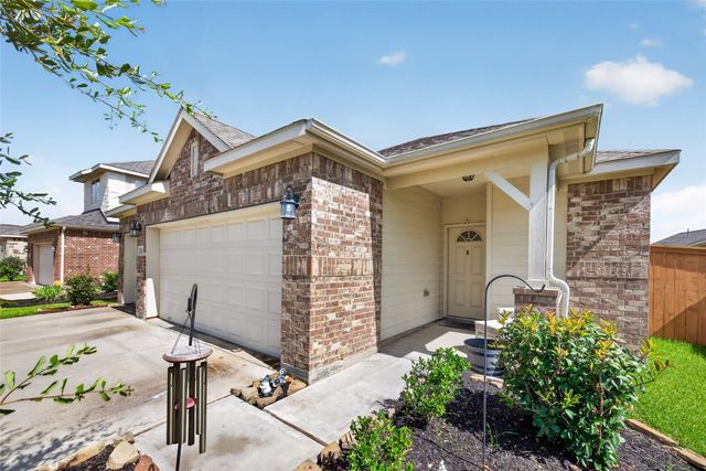 1329 Red Hills Drive, Rosharon, TX 77583