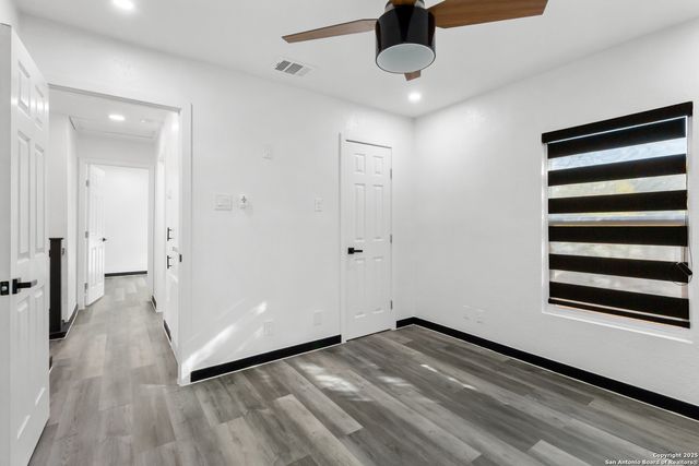 9346 Valley Hedge, San Antonio, TX 78250