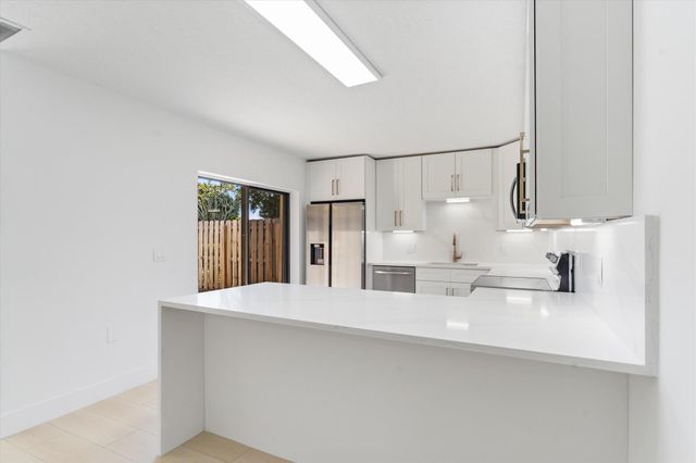 2897 SW 22nd Circle 44b, Delray Beach, FL 33445