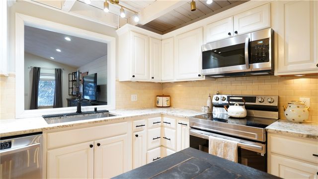 19 Turner Drive, West Warwick, RI 02893