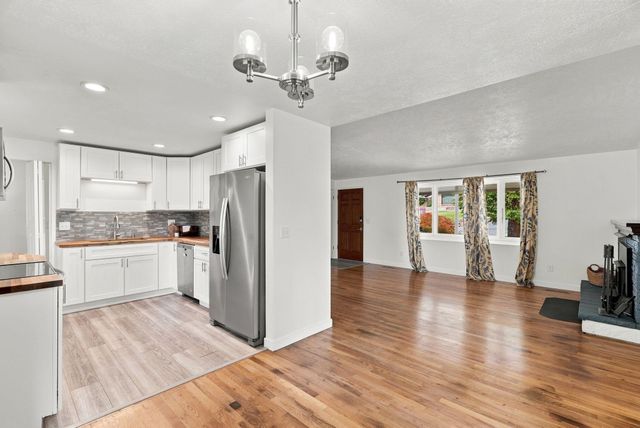 12118 E 22nd Ave, Spokane Valley, WA 99206