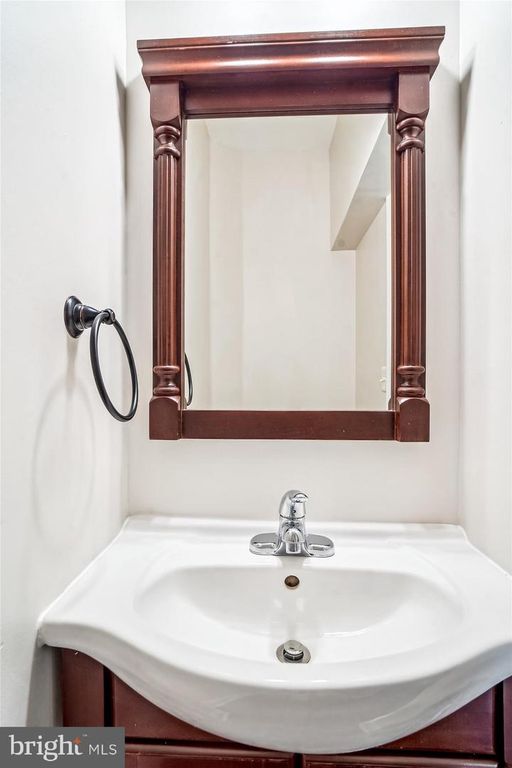 Image 13 of property listing at 12962 CLARKSBURG SQUARE RD, Clarksburg, MD 20871