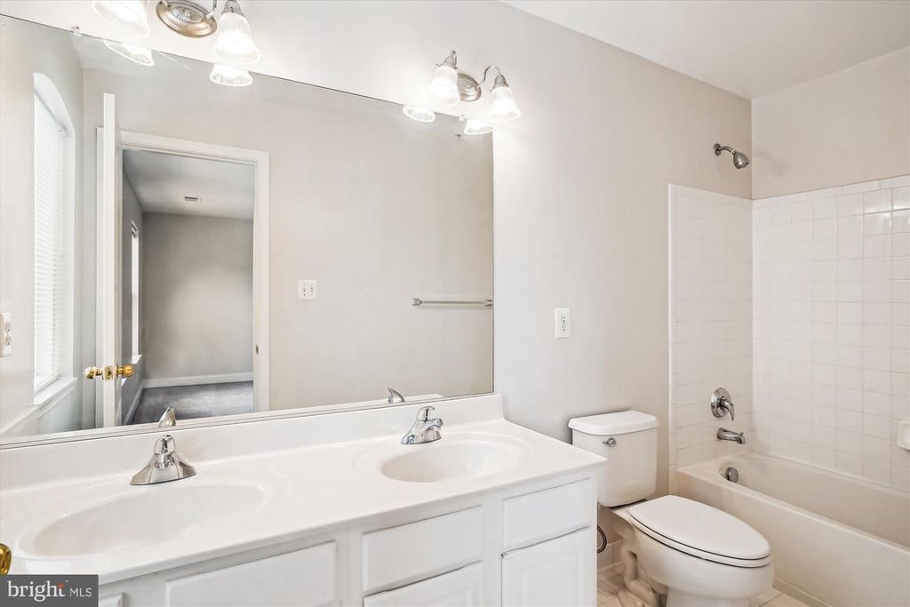 Image 17 of property listing at 12962 CLARKSBURG SQUARE RD, Clarksburg, MD 20871