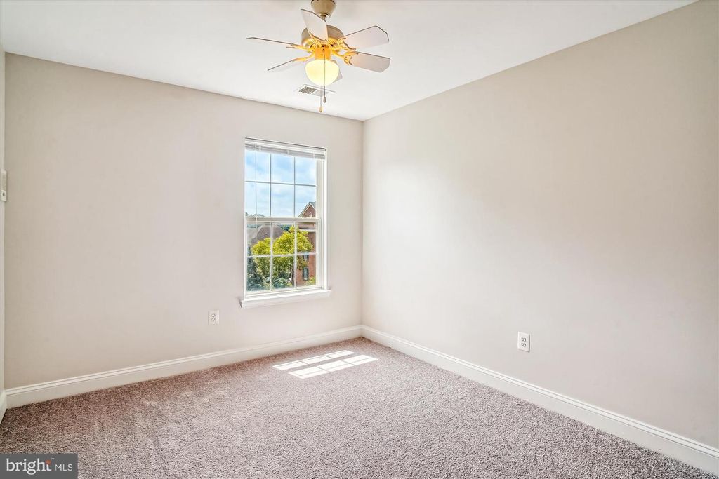 Image 18 of property listing at 12962 CLARKSBURG SQUARE RD, Clarksburg, MD 20871