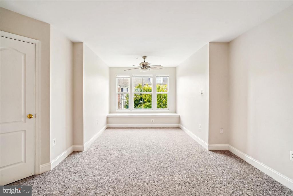 Image 21 of property listing at 12962 CLARKSBURG SQUARE RD, Clarksburg, MD 20871