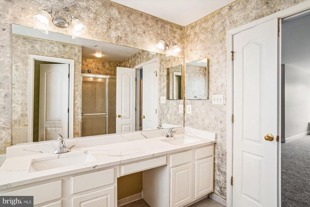 Image 24 of property listing at 12962 CLARKSBURG SQUARE RD, Clarksburg, MD 20871
