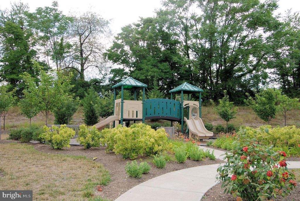 Image 31 of property listing at 12962 CLARKSBURG SQUARE RD, Clarksburg, MD 20871