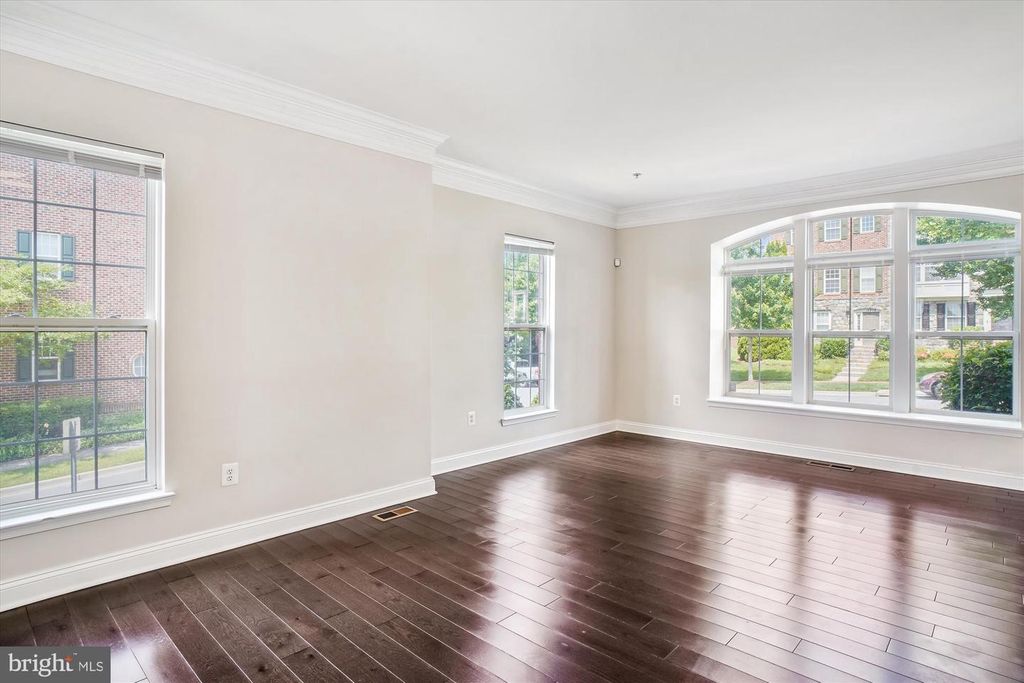 Image 4 of property listing at 12962 CLARKSBURG SQUARE RD, Clarksburg, MD 20871