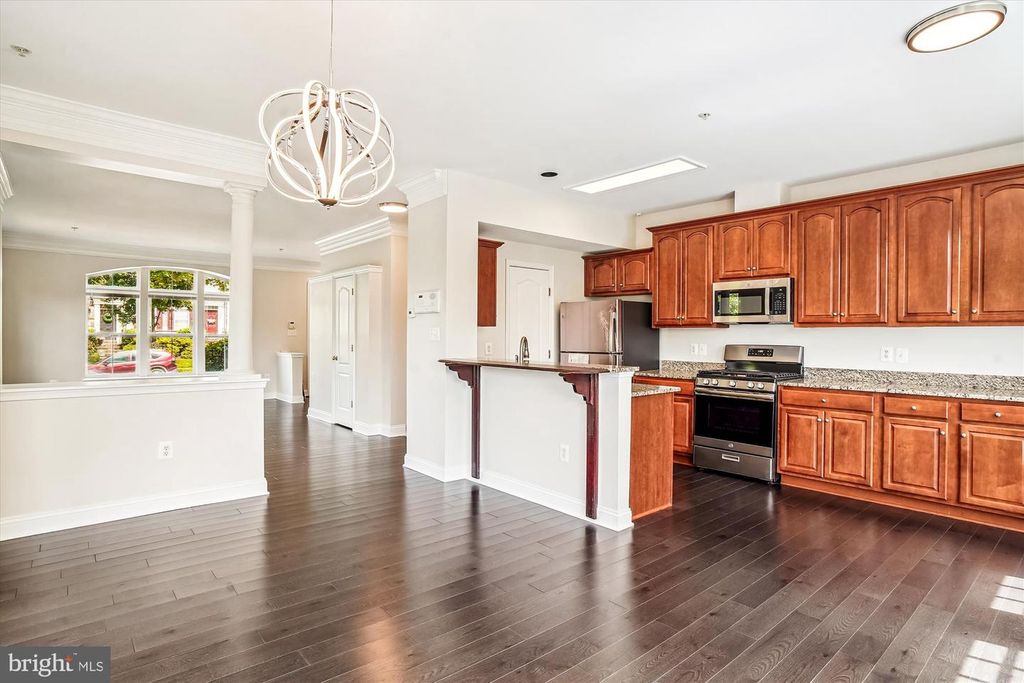 Image 8 of property listing at 12962 CLARKSBURG SQUARE RD, Clarksburg, MD 20871