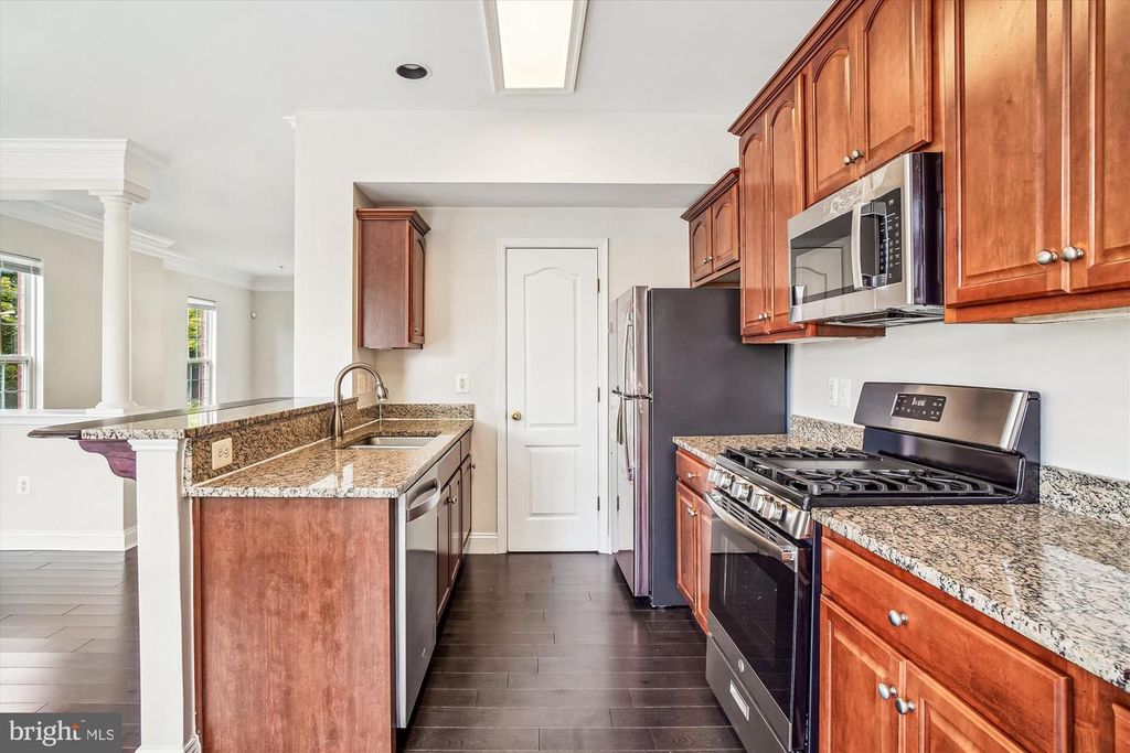 Image 9 of property listing at 12962 CLARKSBURG SQUARE RD, Clarksburg, MD 20871