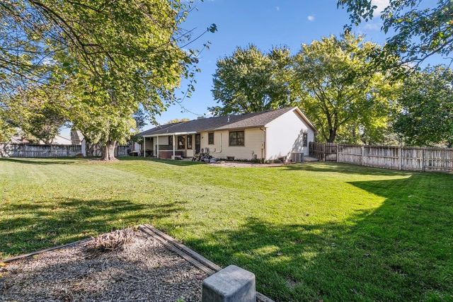 257 S Village Rd, Andover, KS 67002