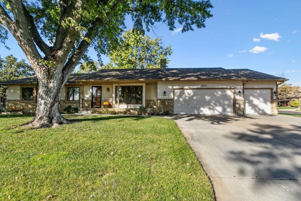 257 S Village Rd, Andover, KS 67002