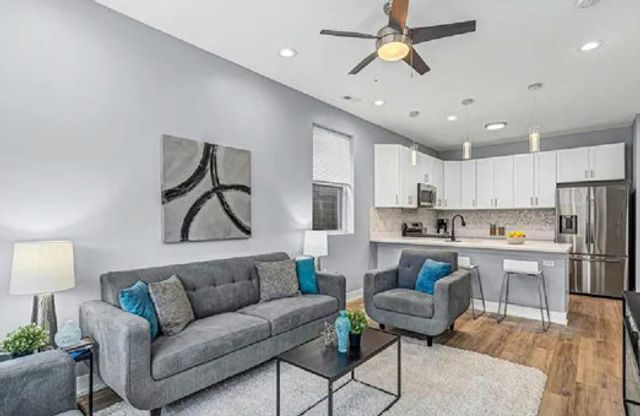 4155 S Prairie Avenue, Chicago, IL 60653