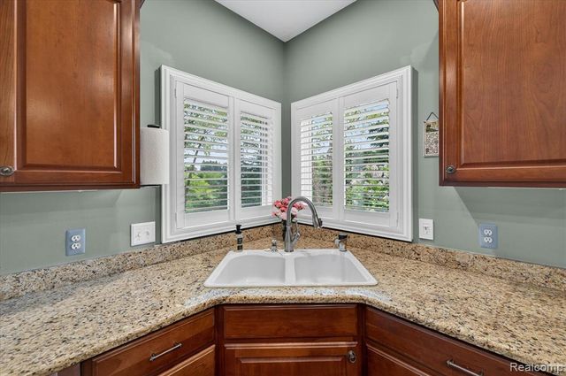 8746 N Hills Court, Howell, MI 48843