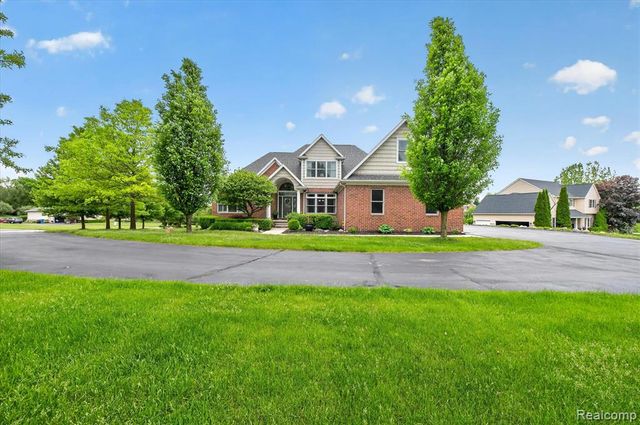 8746 N Hills Court, Howell, MI 48843