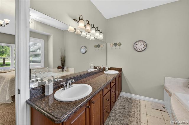 8746 N Hills Court, Howell, MI 48843