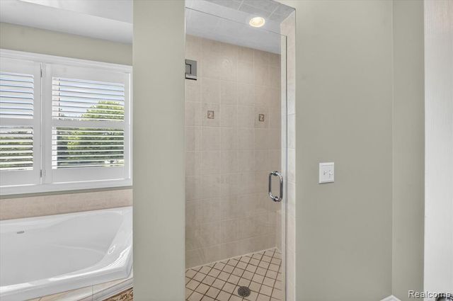 8746 N Hills Court, Howell, MI 48843