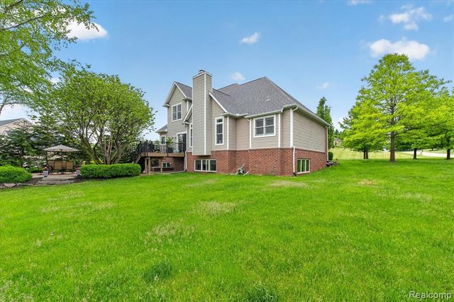 8746 N Hills Court, Howell, MI 48843