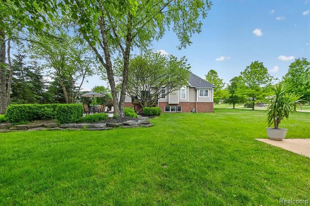 8746 N Hills Court, Howell, MI 48843