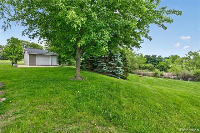 8746 N Hills Court, Howell, MI 48843