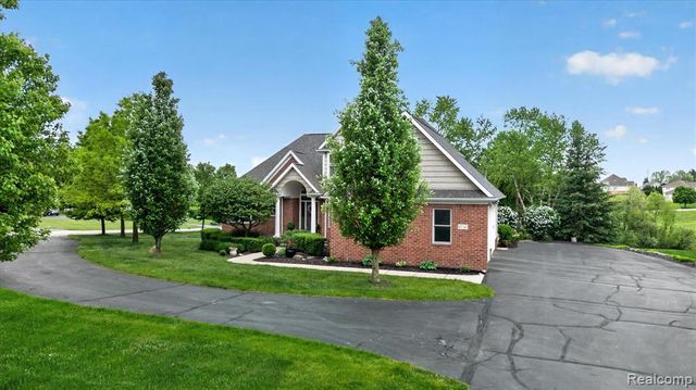 8746 N Hills Court, Howell, MI 48843