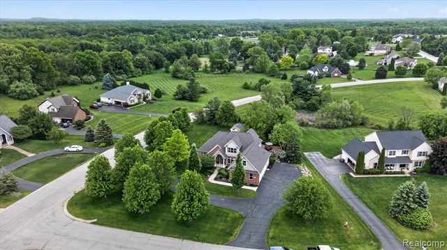 8746 N Hills Court, Howell, MI 48843